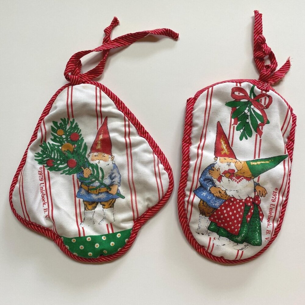 Unieboek Gnome Pot Holder and Oven Mitt 1979 Christmas